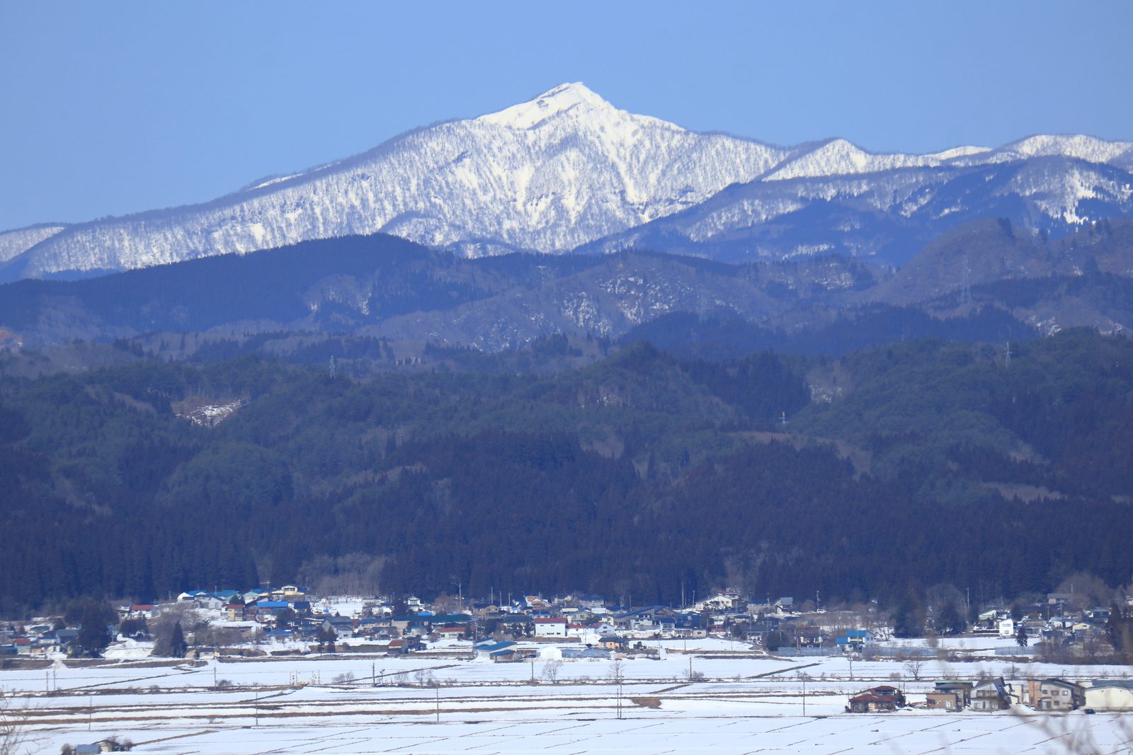 岳岱を見下ろす藤里駒ヶ岳の遠景