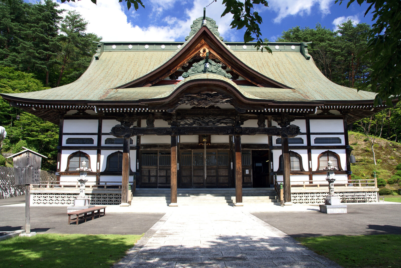 福泉寺の木彫大観音を安置する大観音堂