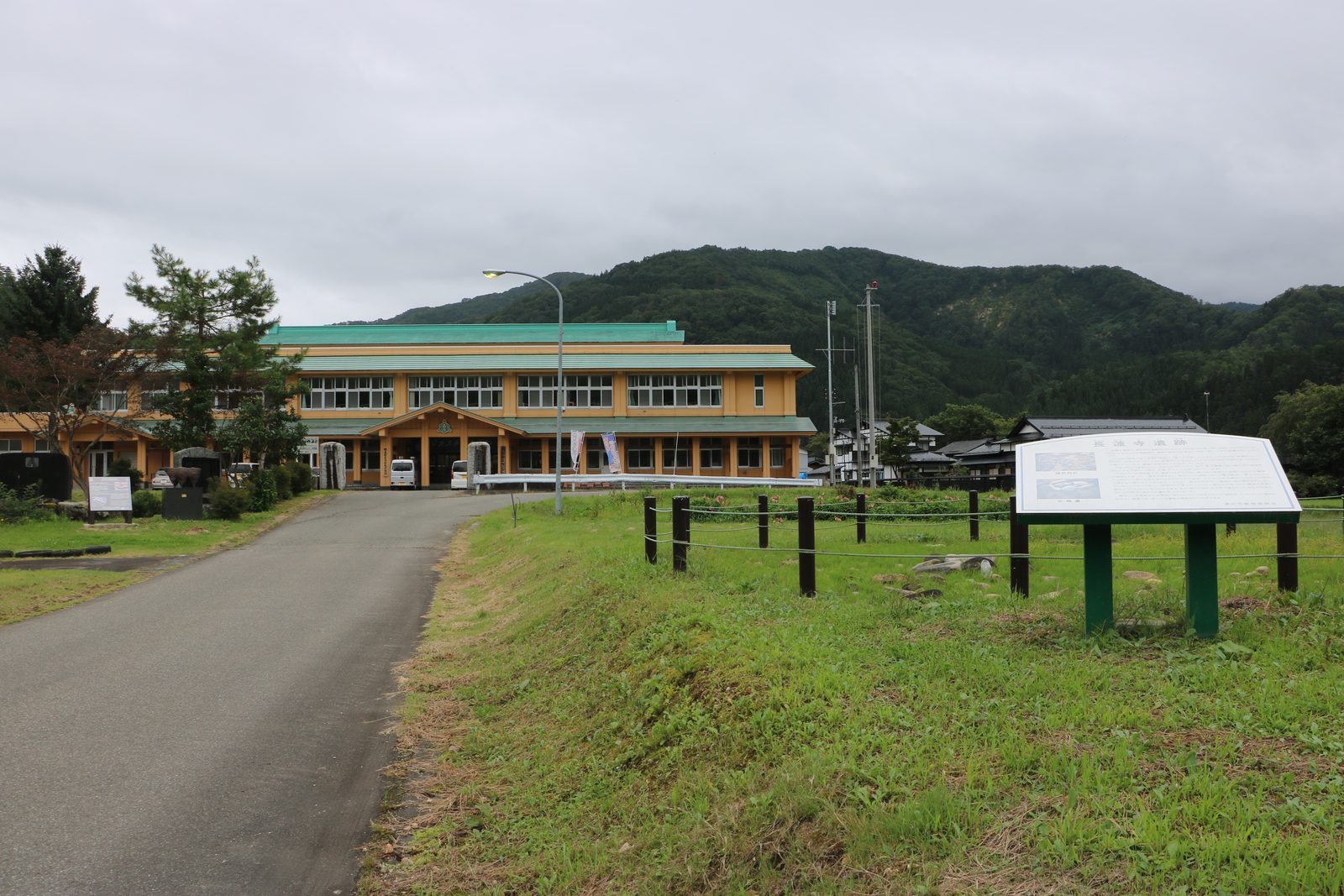 ゆざわジオパークの展示施設ジオスタ☆ゆざわの外観
