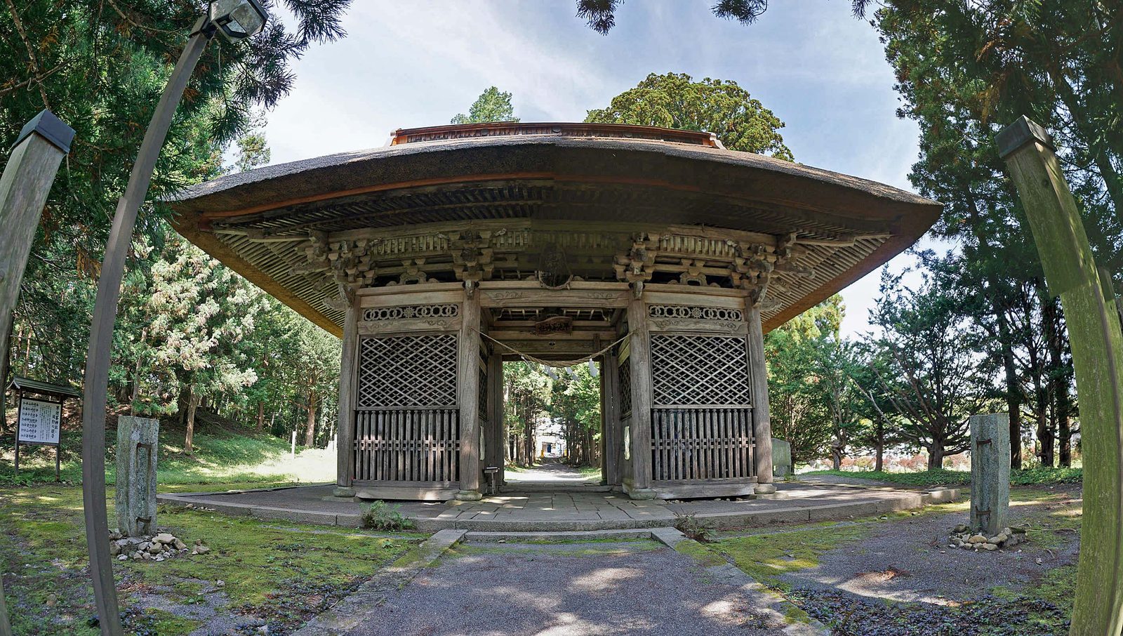 早池峯神社山門の木組みの意匠