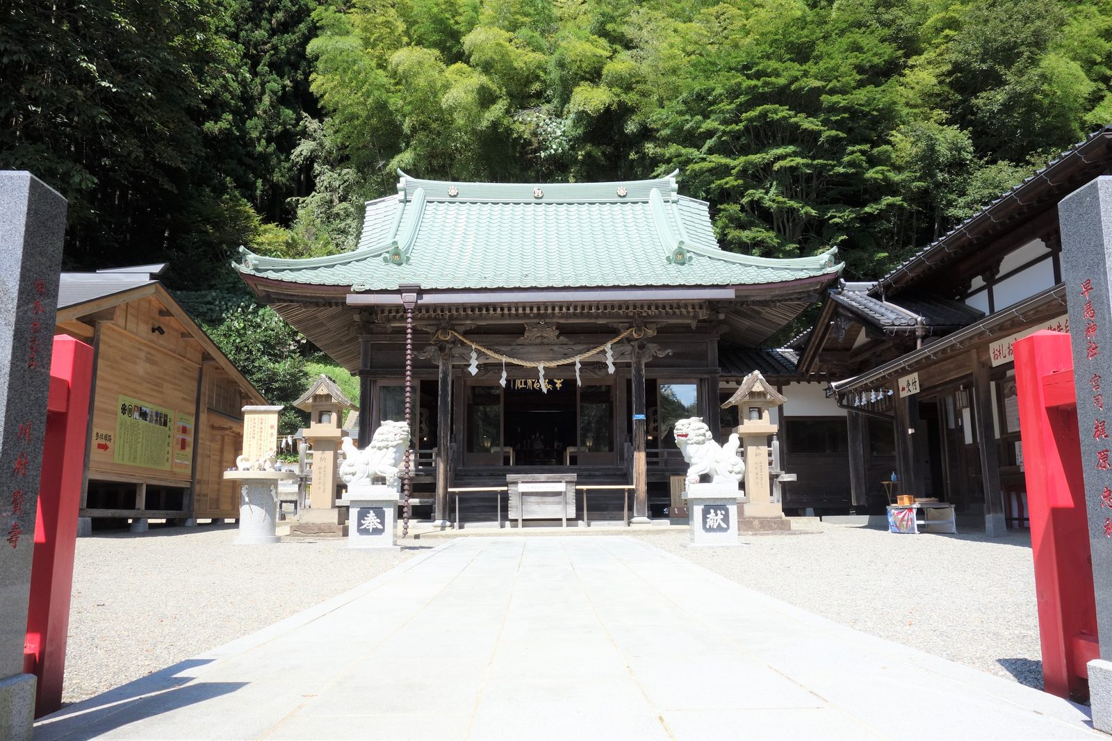 早馬神社の拝殿、宮城県気仙沼市唐桑町