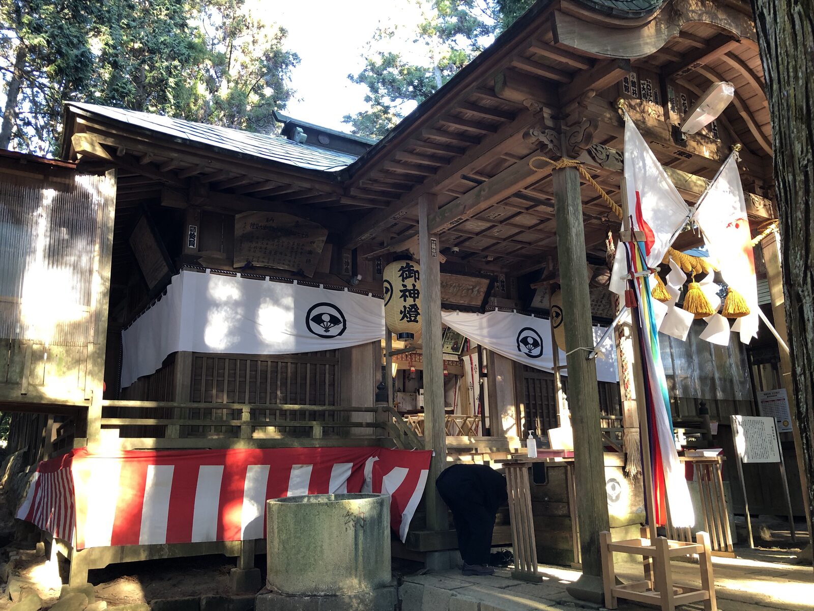 東金砂山の山頂に立つ東金砂神社の社殿