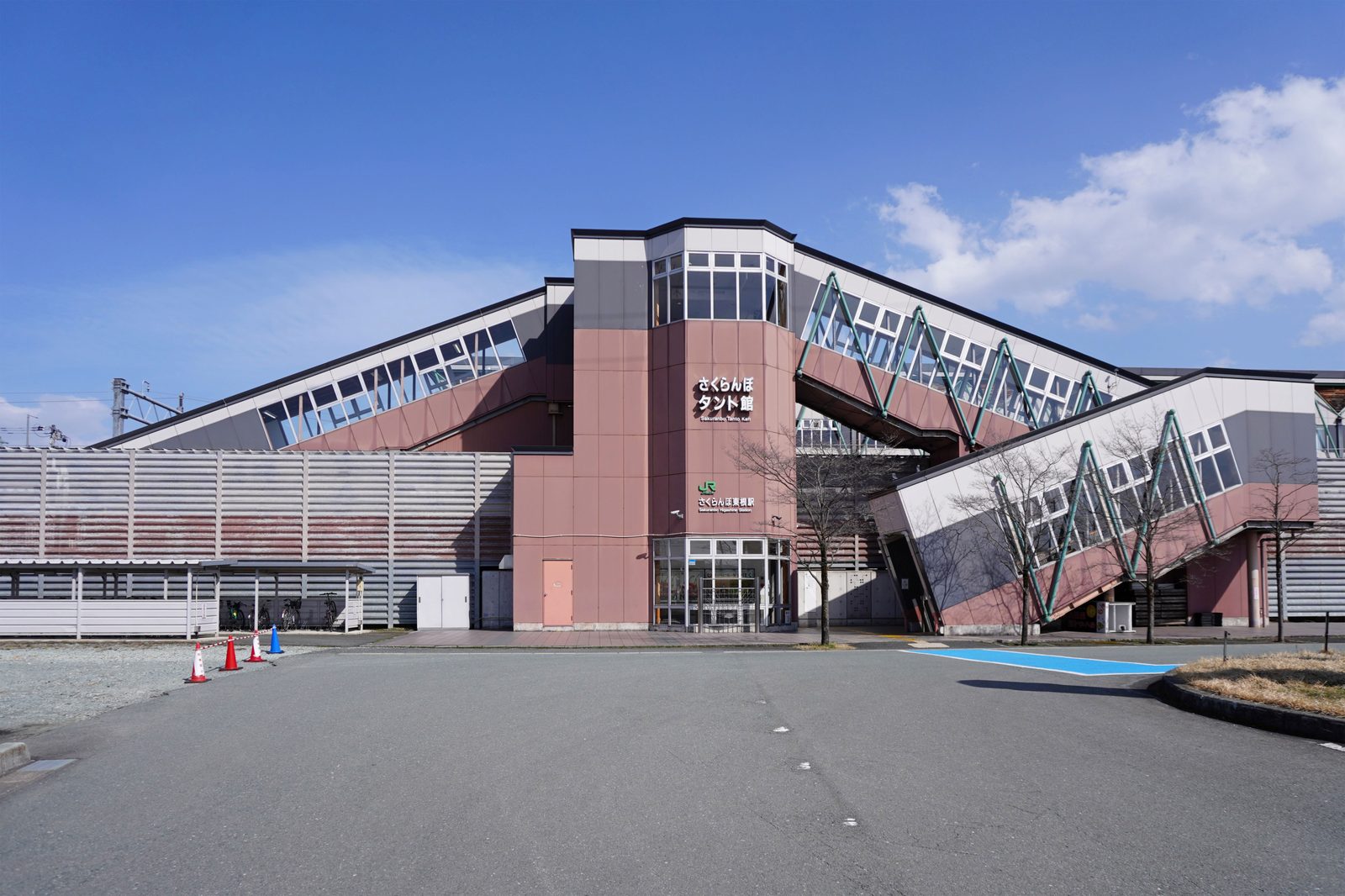 JRさくらんぼ東根駅の西口駅舎