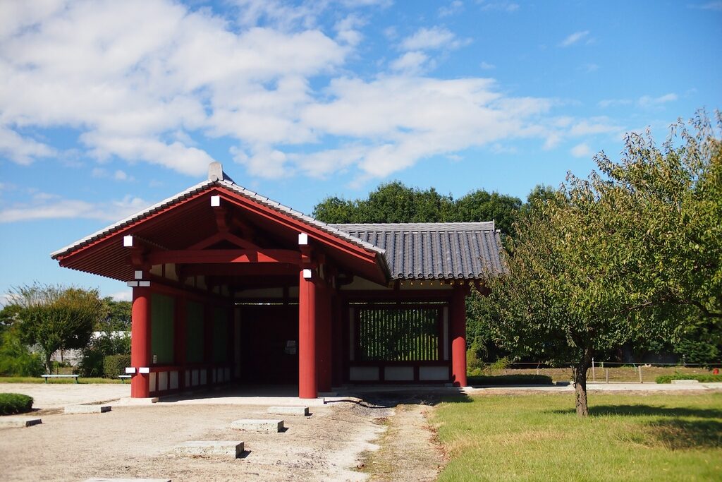 下野薬師寺跡に復元された建物