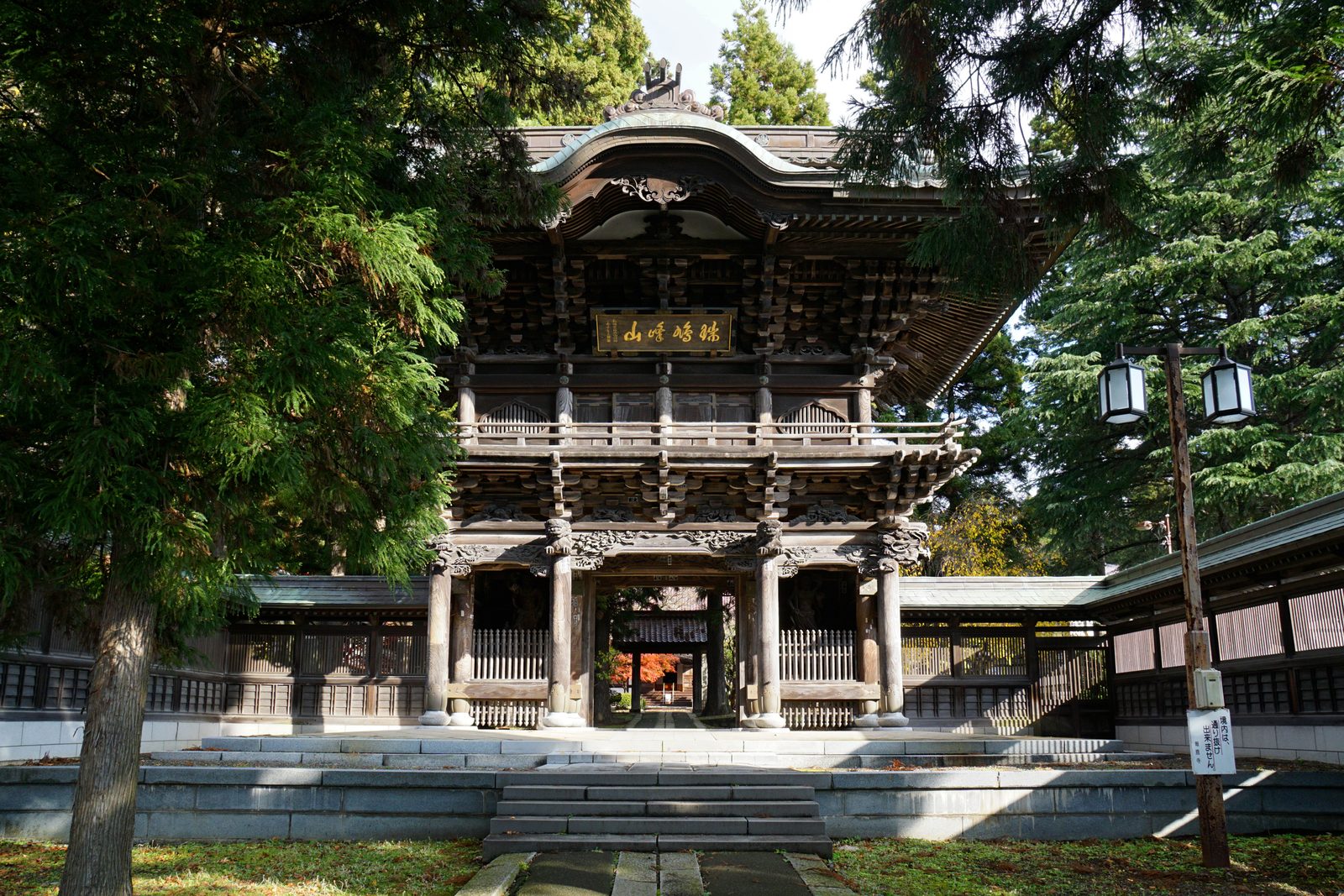 報恩寺の山門