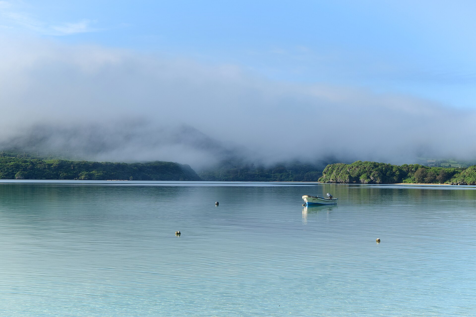 川平湾のグラスボードと珊瑚礁