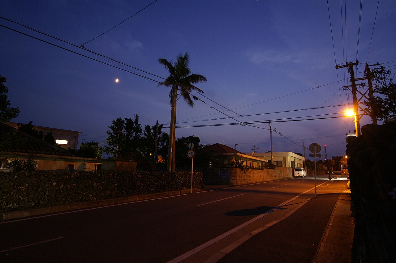 小浜島の集落、夜の街並み