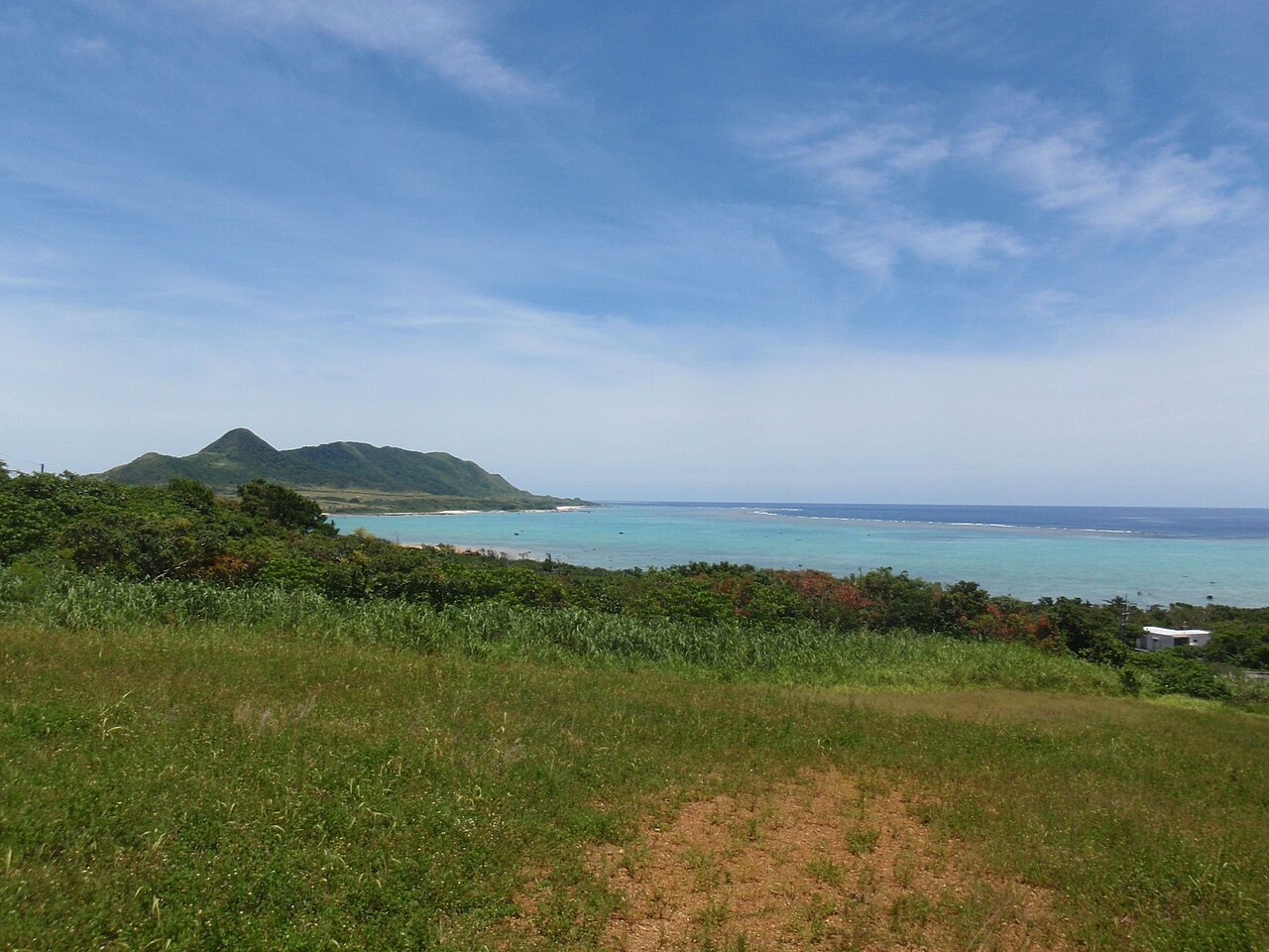 玉取崎展望台から見る東西の海
