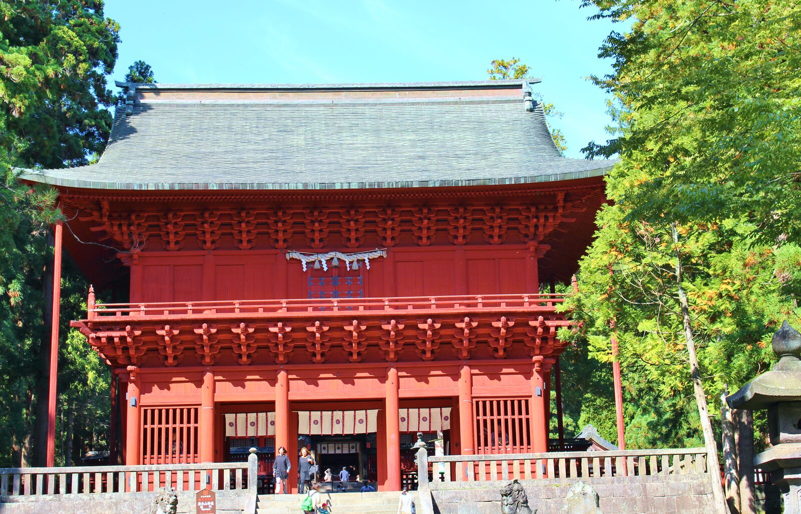 岩木山神社の参道と楼門