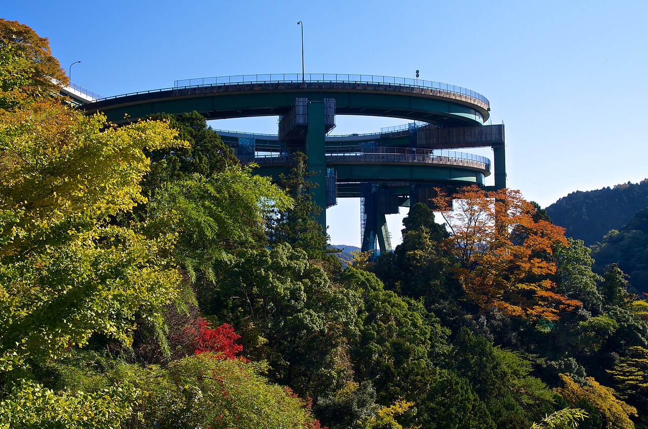 河津七滝ループ橋の二重ループ