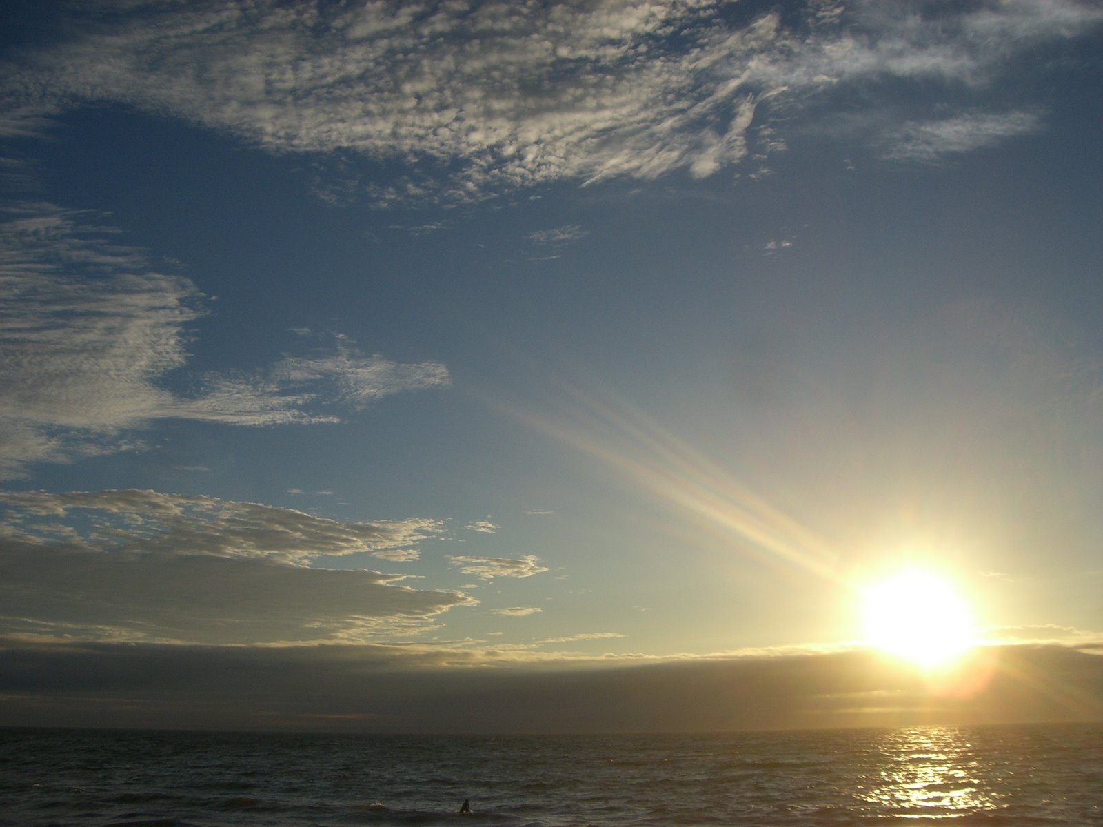 白浜大浜海水浴場の夕方の砂浜