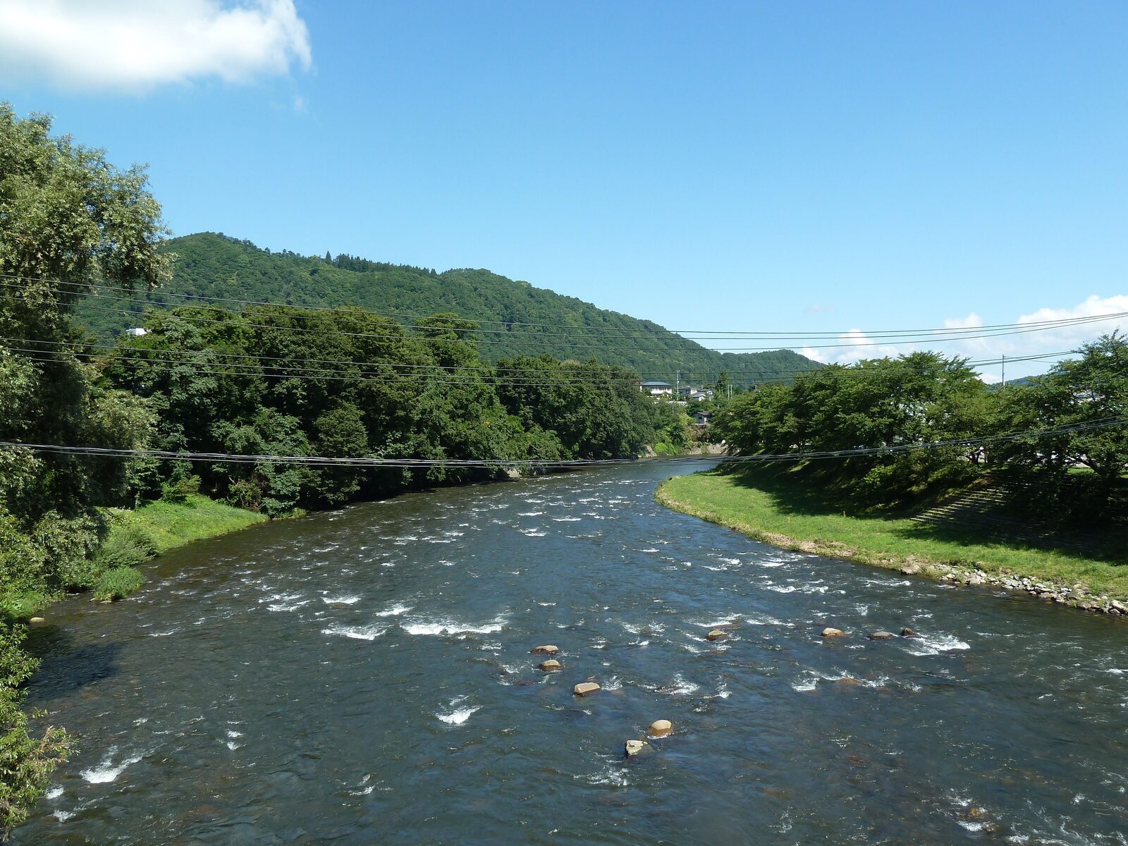 金田一温泉郷を流れる馬淵川の風景