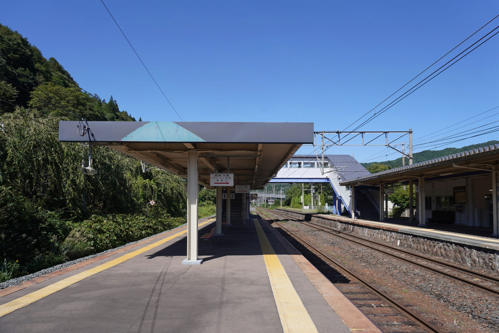 IGRいわて銀河鉄道 金田一温泉駅のプラットフォーム