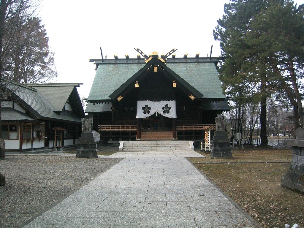 常磐公園内にある上川神社頓宮の社殿