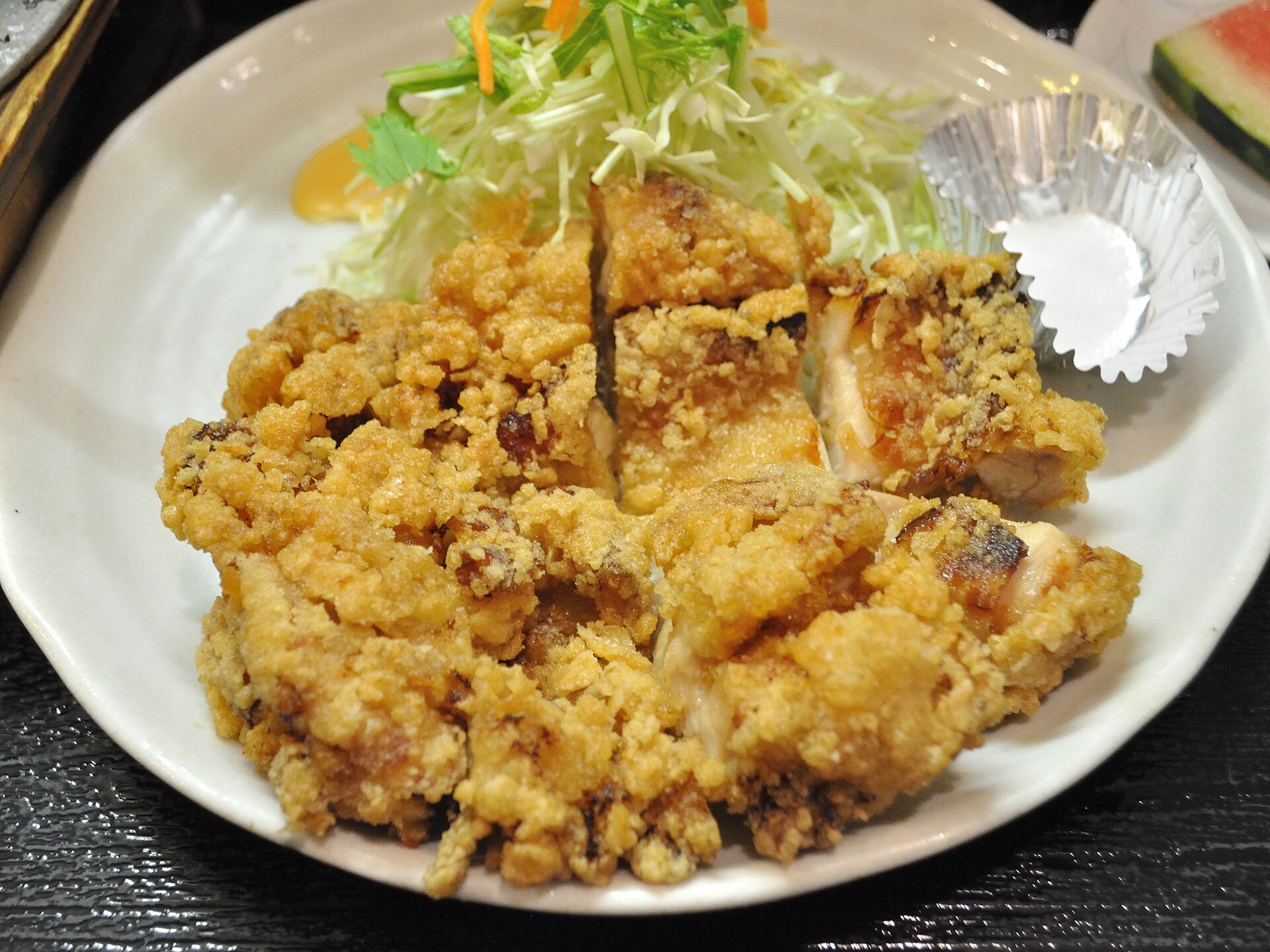 松本名物の山賊焼、鶏もも一枚の揚げ焼き