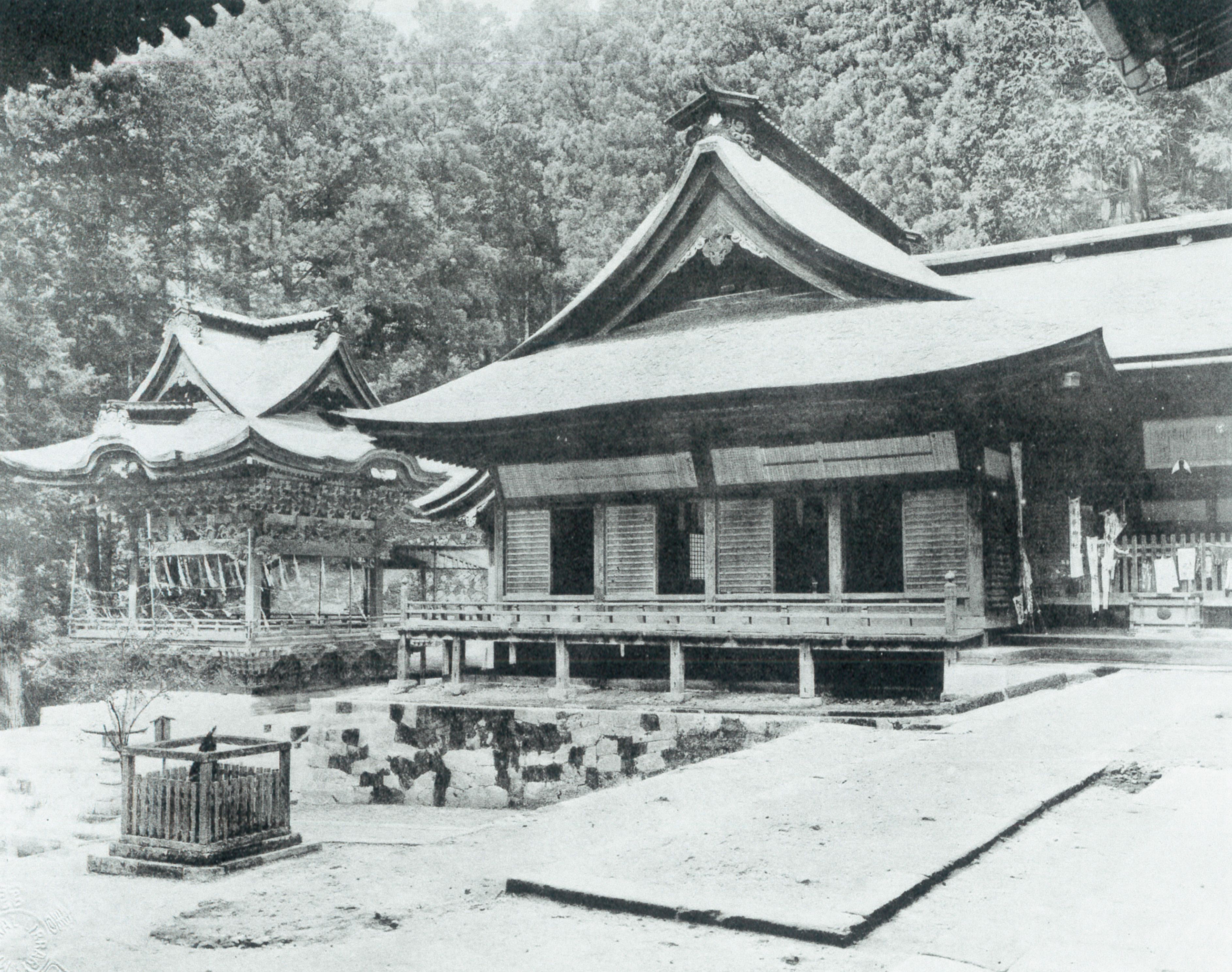 金櫻神社の境内と社殿