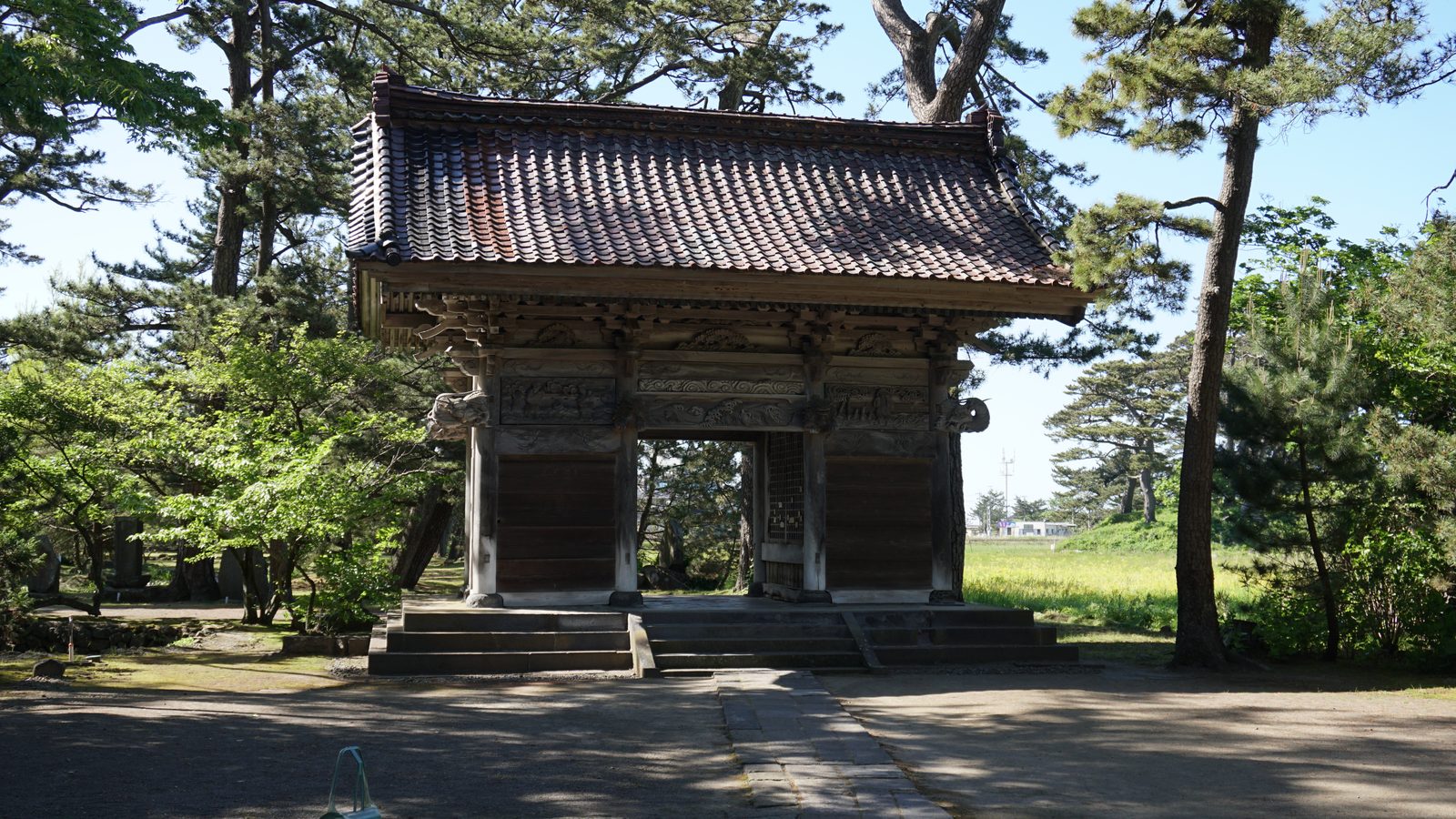 蚶満寺の江戸中期建立の山門