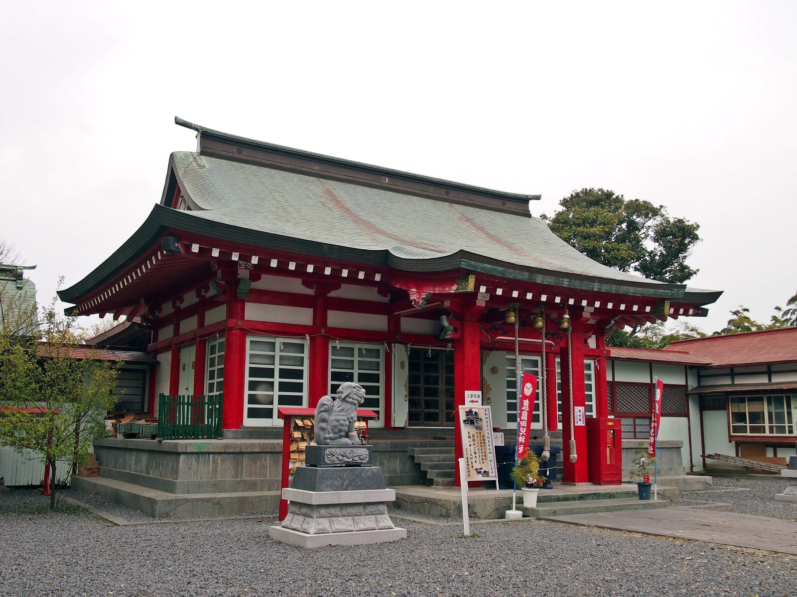 鹿島御児神社の拝殿、武甕槌命と鹿島天足別命を祀る御社殿