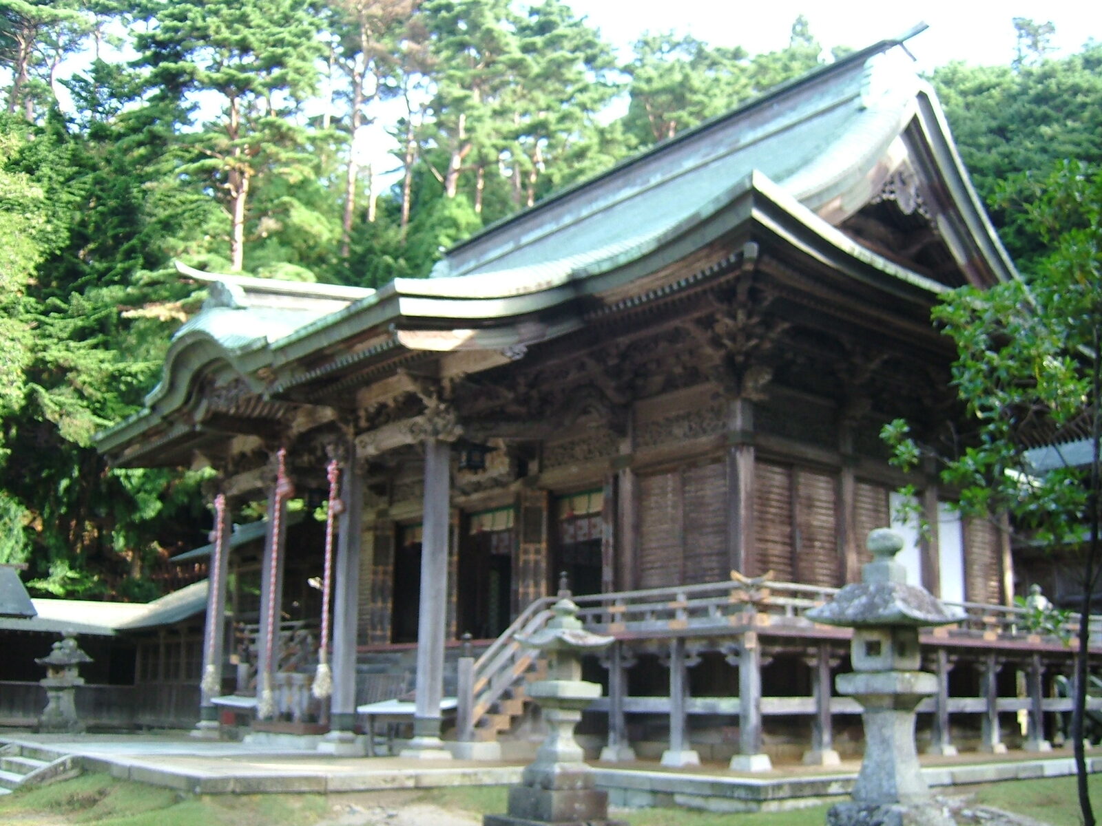 金華山黄金山神社の拝殿