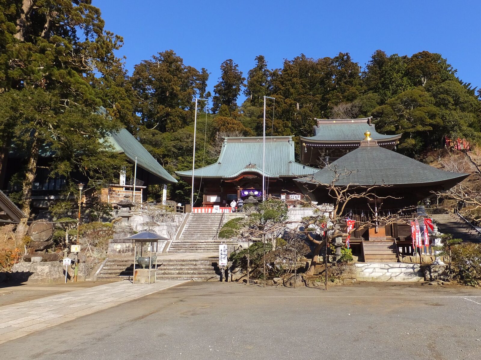 清澄寺の境内