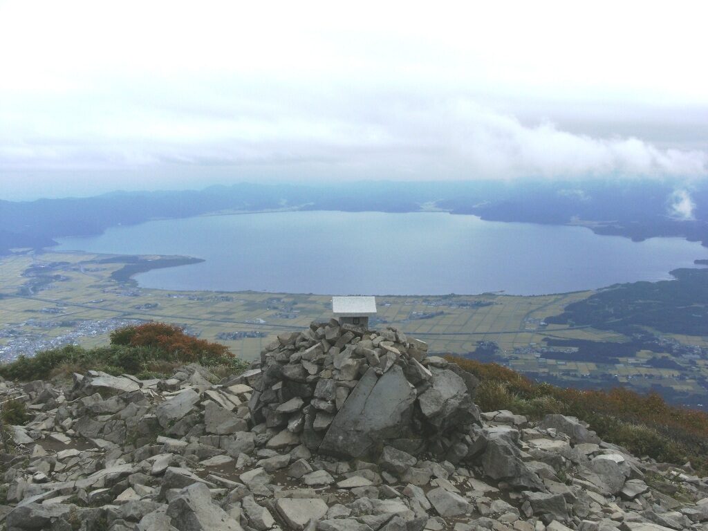 磐梯山から望む猪苗代湖の風景