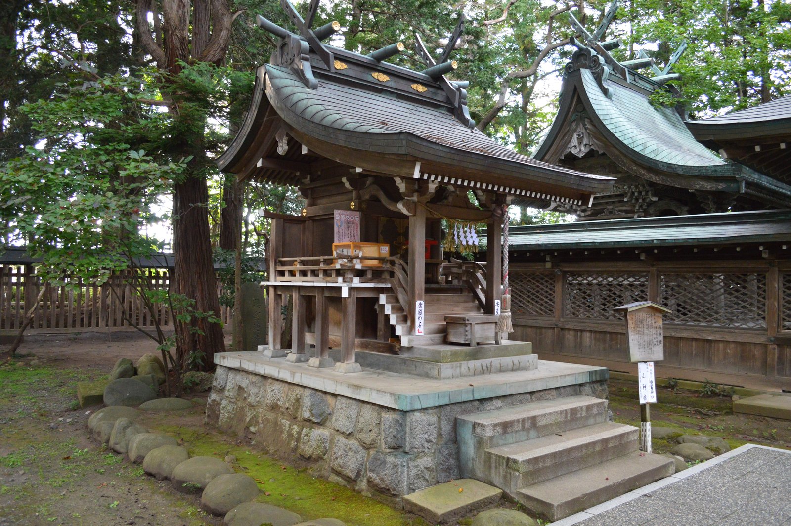 駒形神社の境内社・山神社