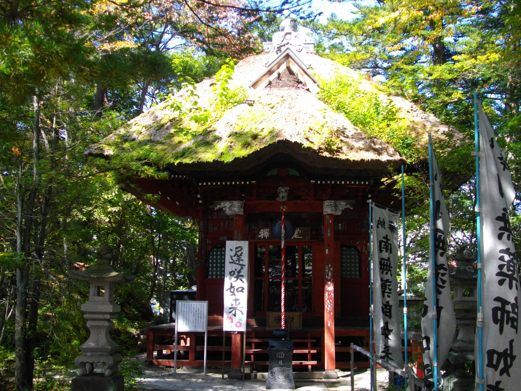 光泉寺の釈迦堂、遅咲き如来が祀られている