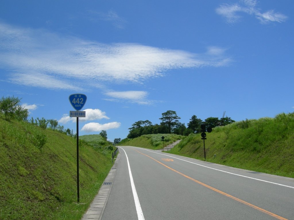 瀬の本高原のやまなみハイウェイ沿いの風景