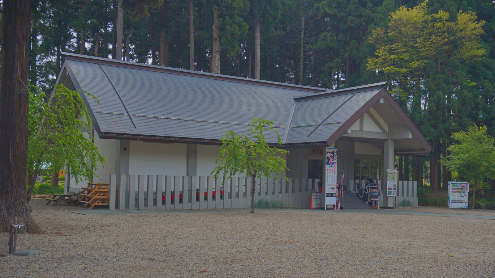 櫛引八幡宮の国宝館(国宝殿)の外観