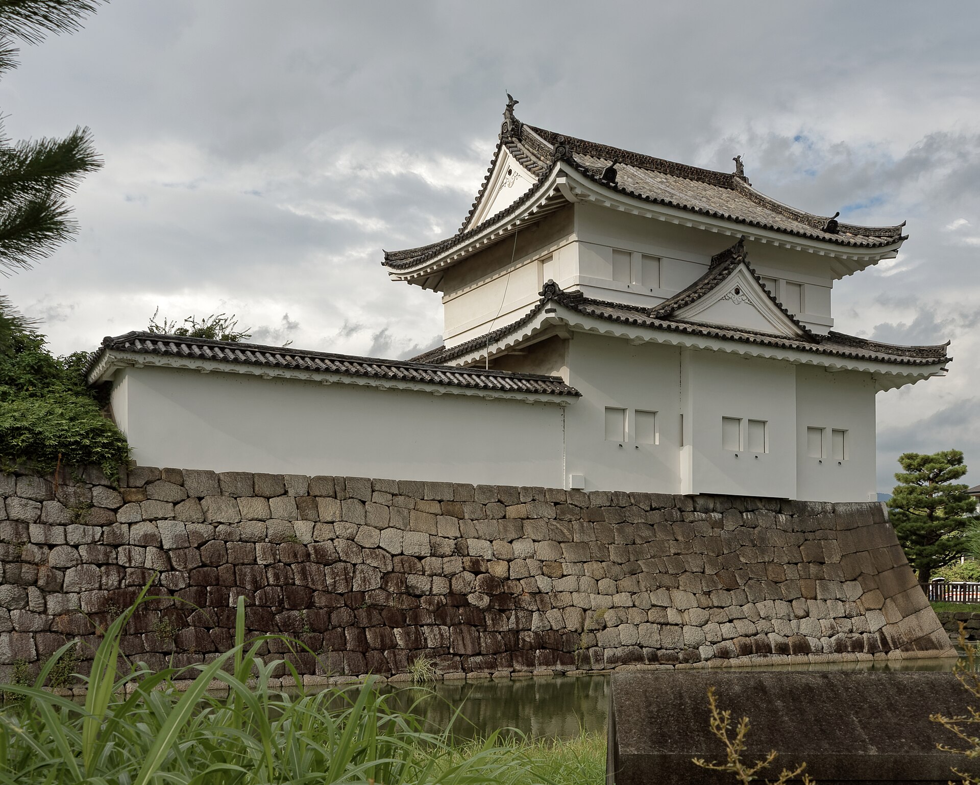 元離宮二条城の東南隅櫓と堀
