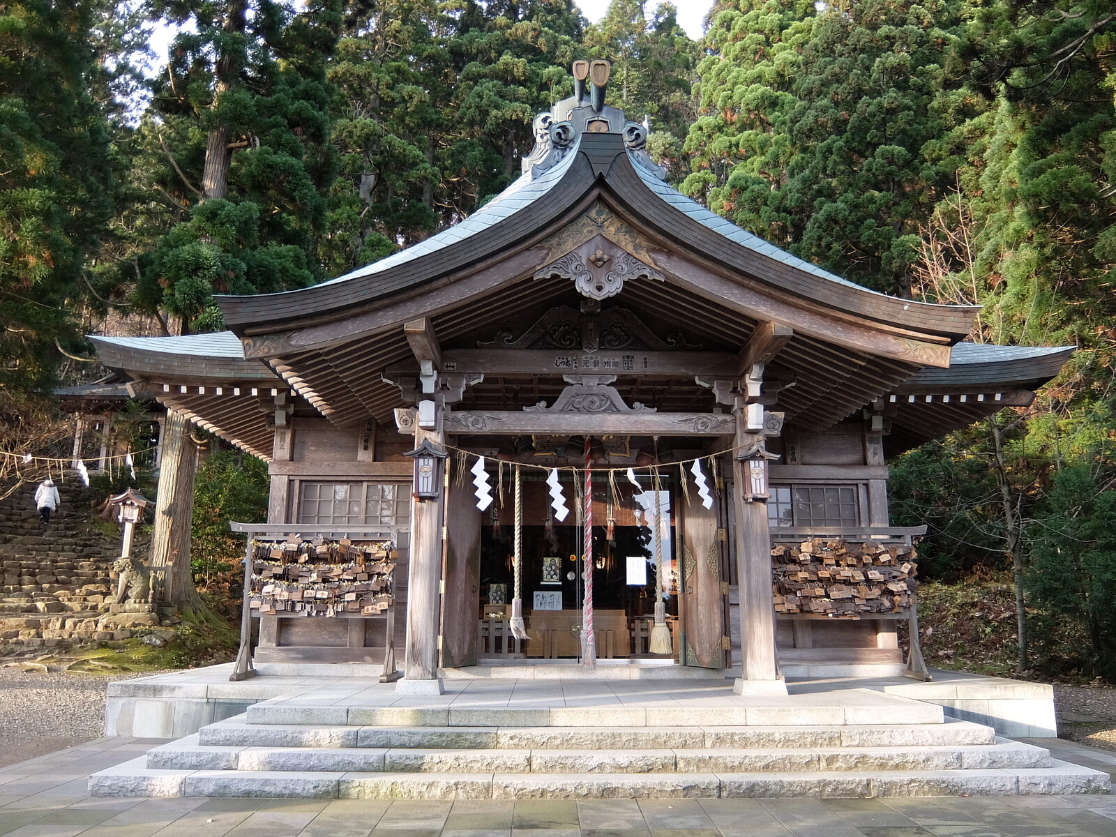 秋田県男鹿市・真山神社の社殿