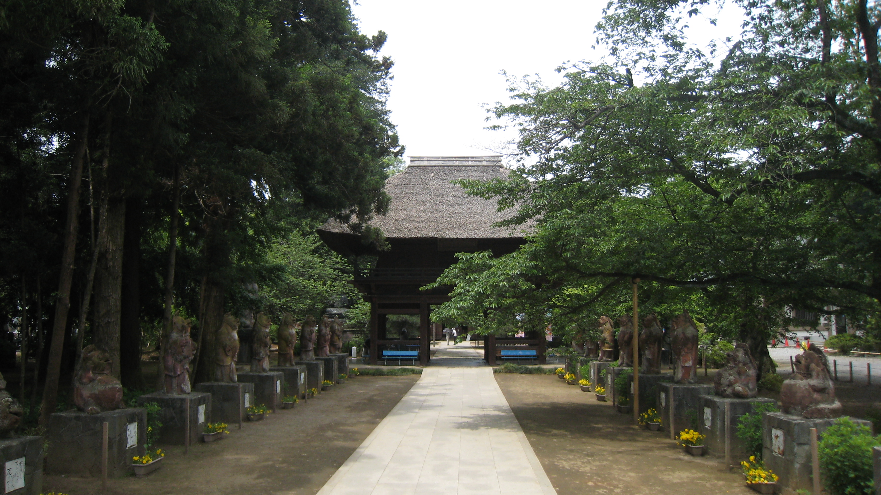 茂林寺の山門(赤門)