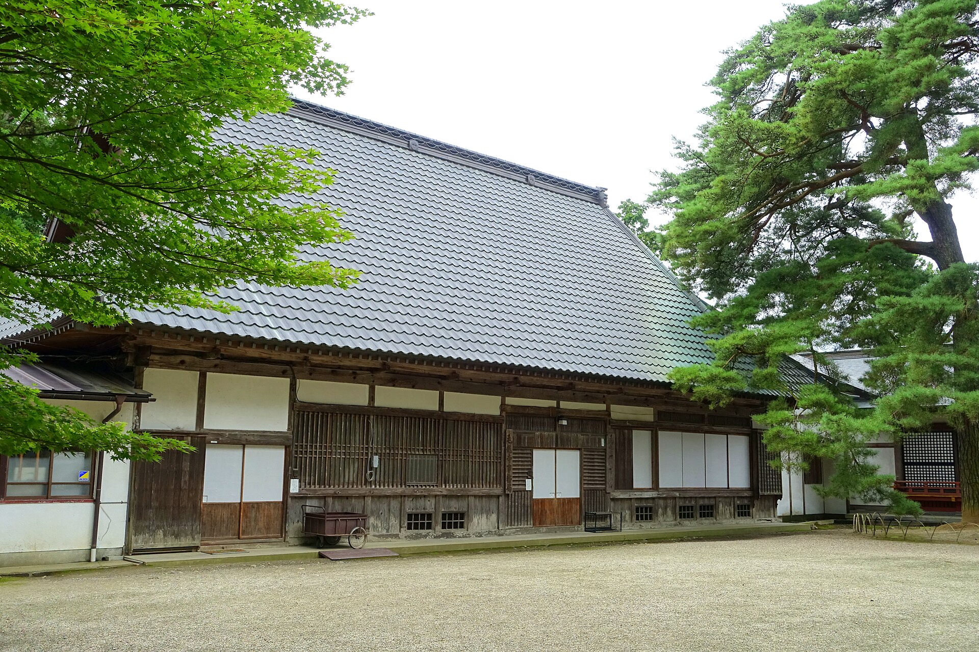 毛越寺の本堂