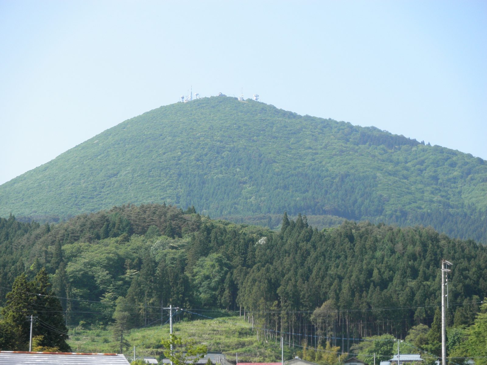 南側から望む室根山の山容
