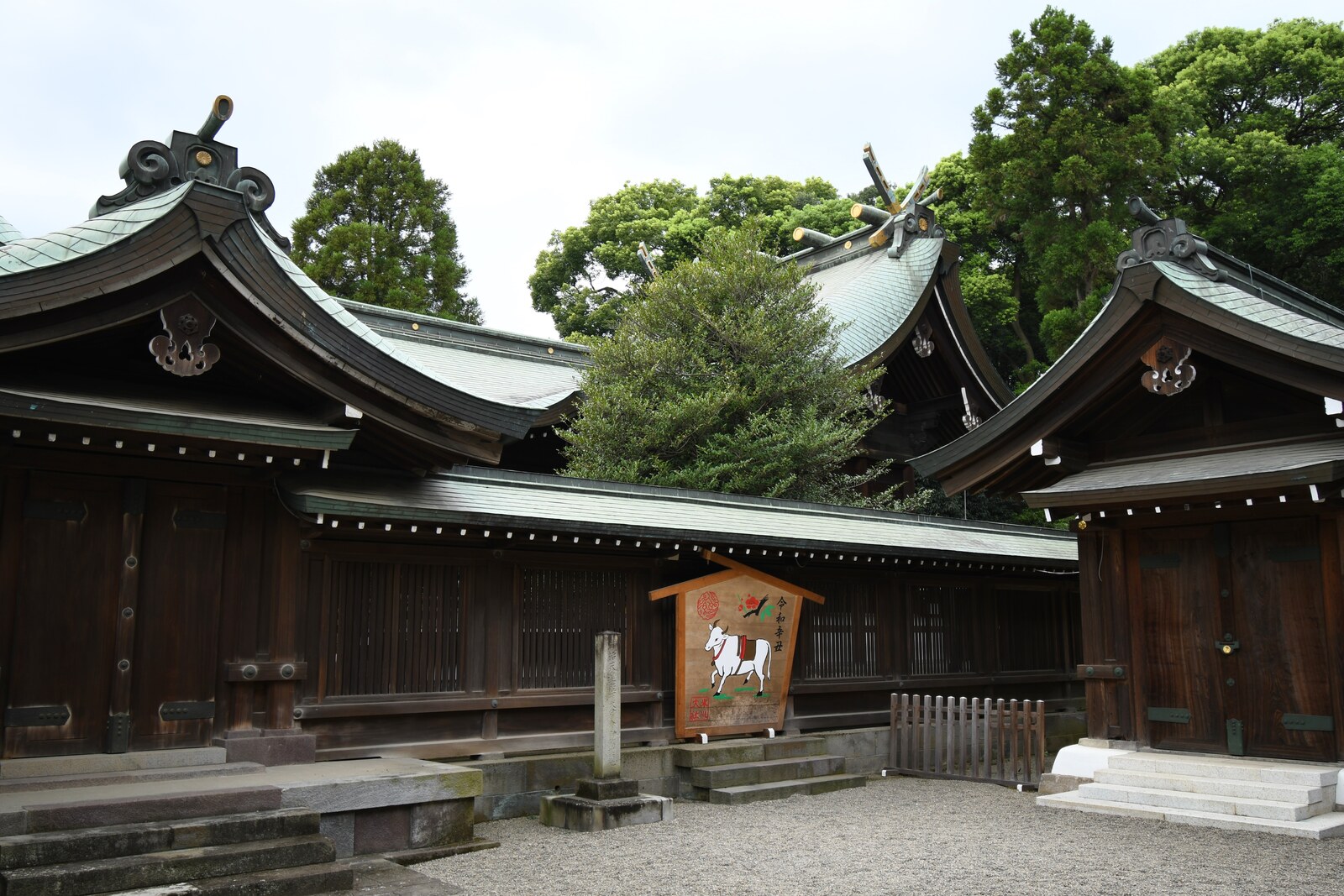 武蔵一宮氷川神社の本殿と社殿群
