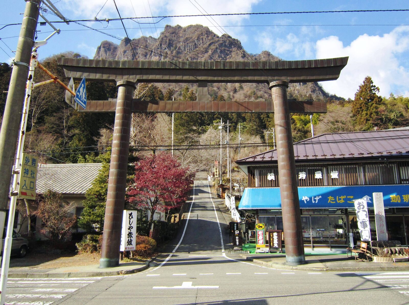 妙義神社の銅鳥居