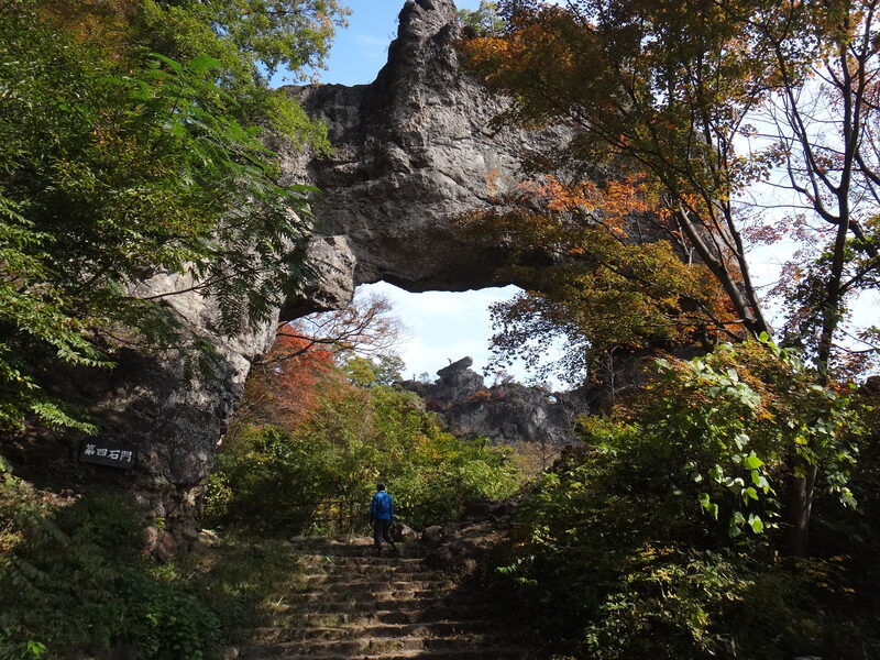 妙義山の奇岩群が広がる石門広場