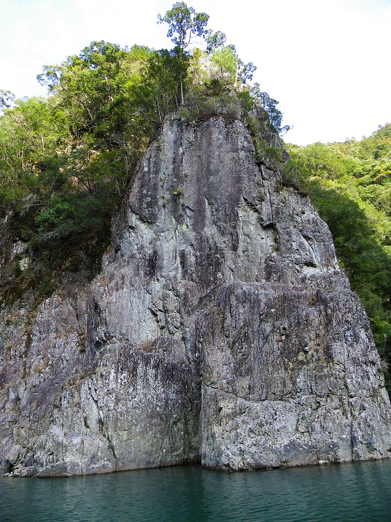 瀞峡の乗船場と和船