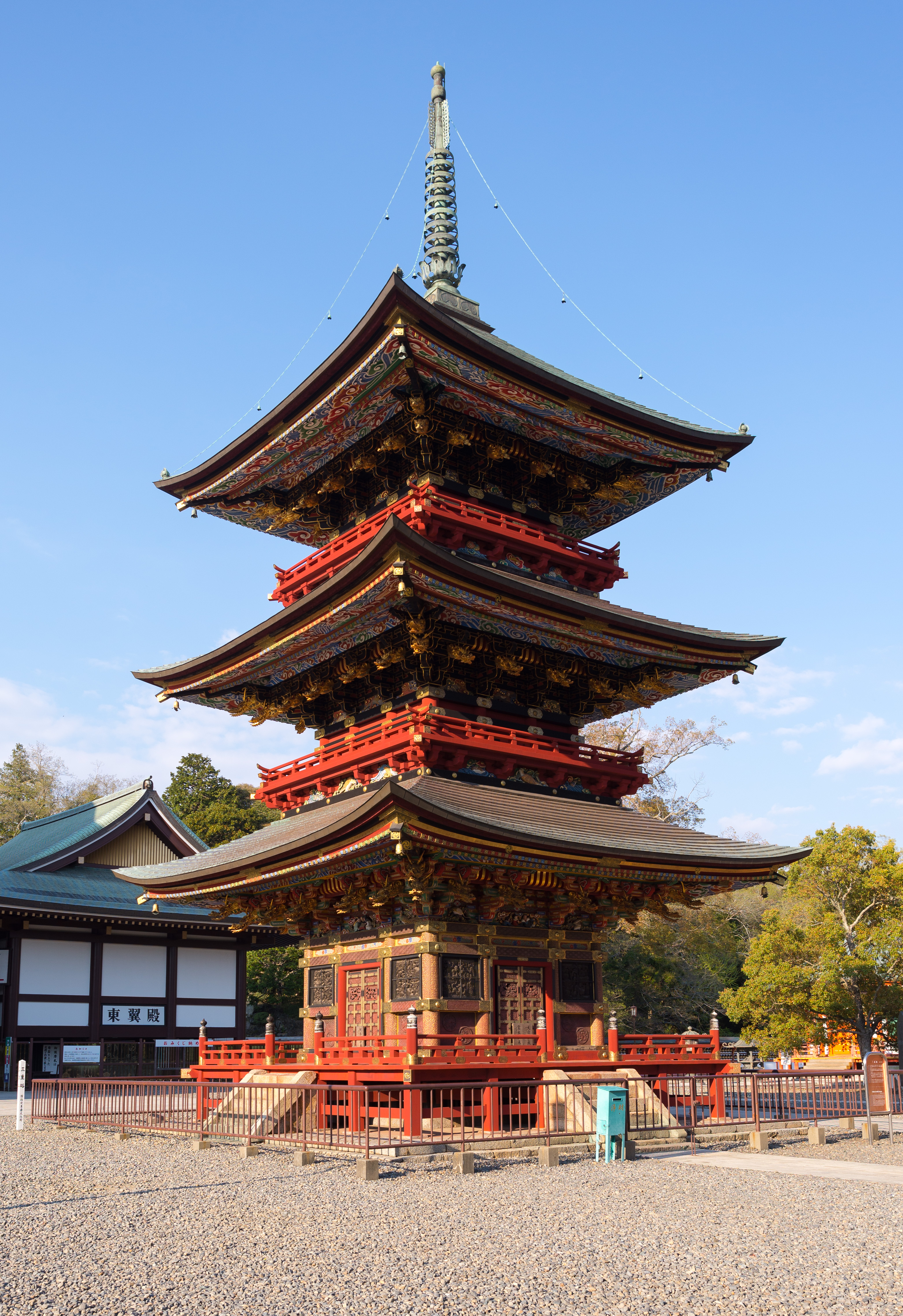 成田山新勝寺の三重塔