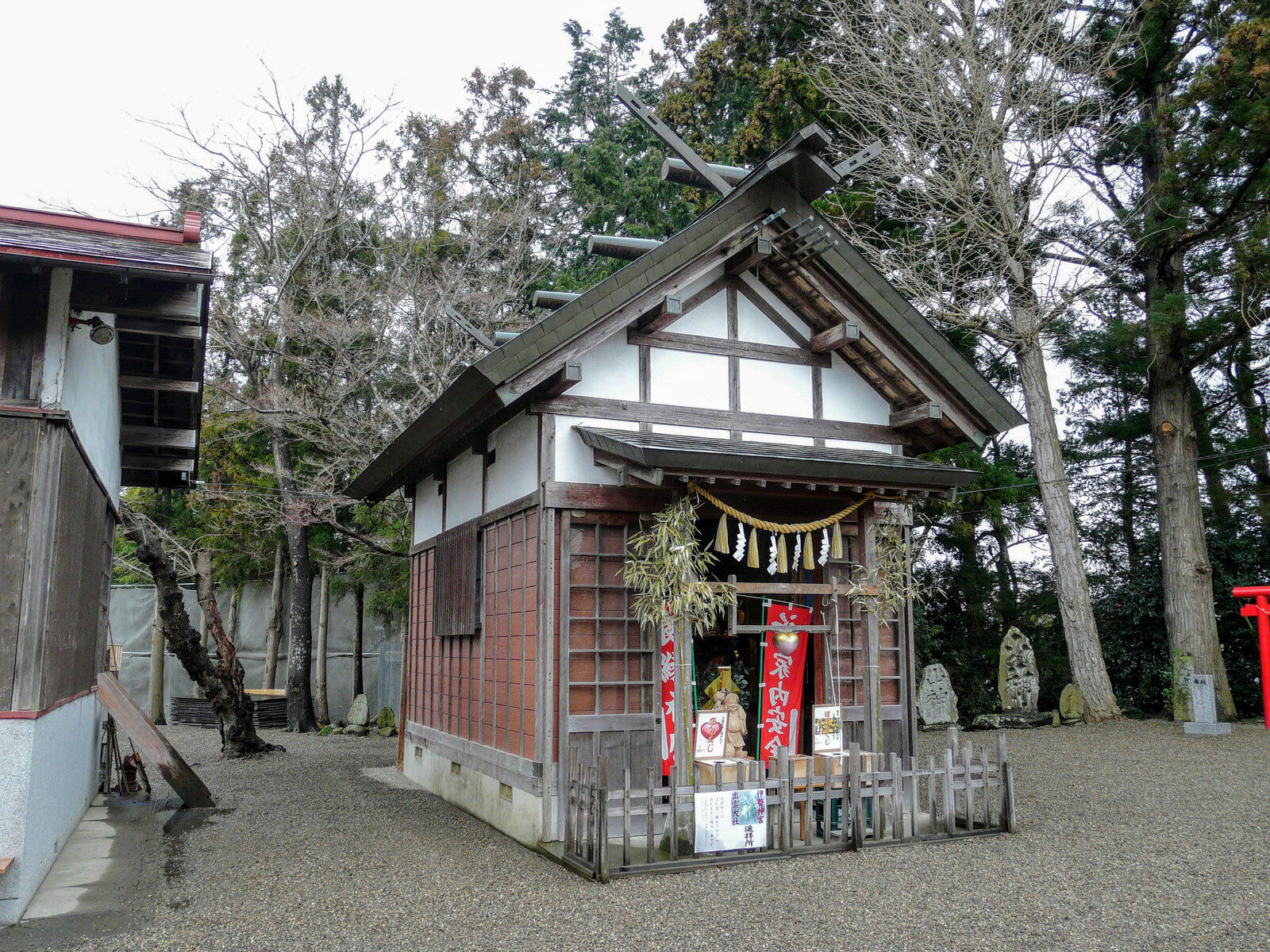 二柱神社境内にある伊勢神宮、出雲大社の遥拝所