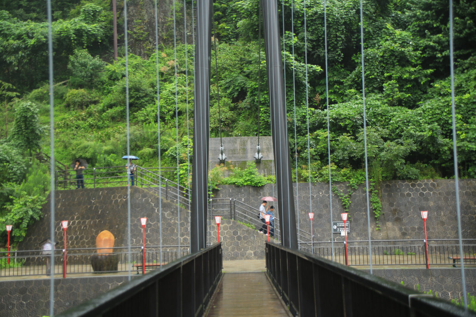鬼怒楯岩大吊橋から楯岩展望台へと続く石段