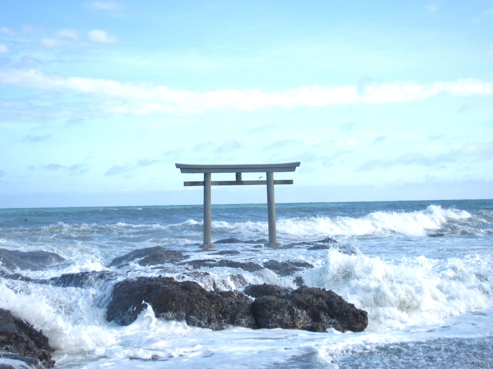 大洗磯前神社 神磯の鳥居と太平洋の朝日
