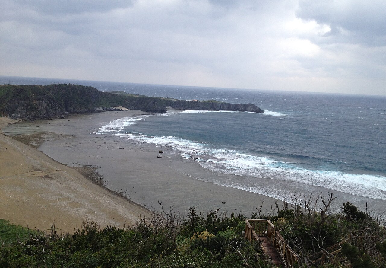 ヤンバルクイナ展望台から望む辺戸岬方面の海岸線
