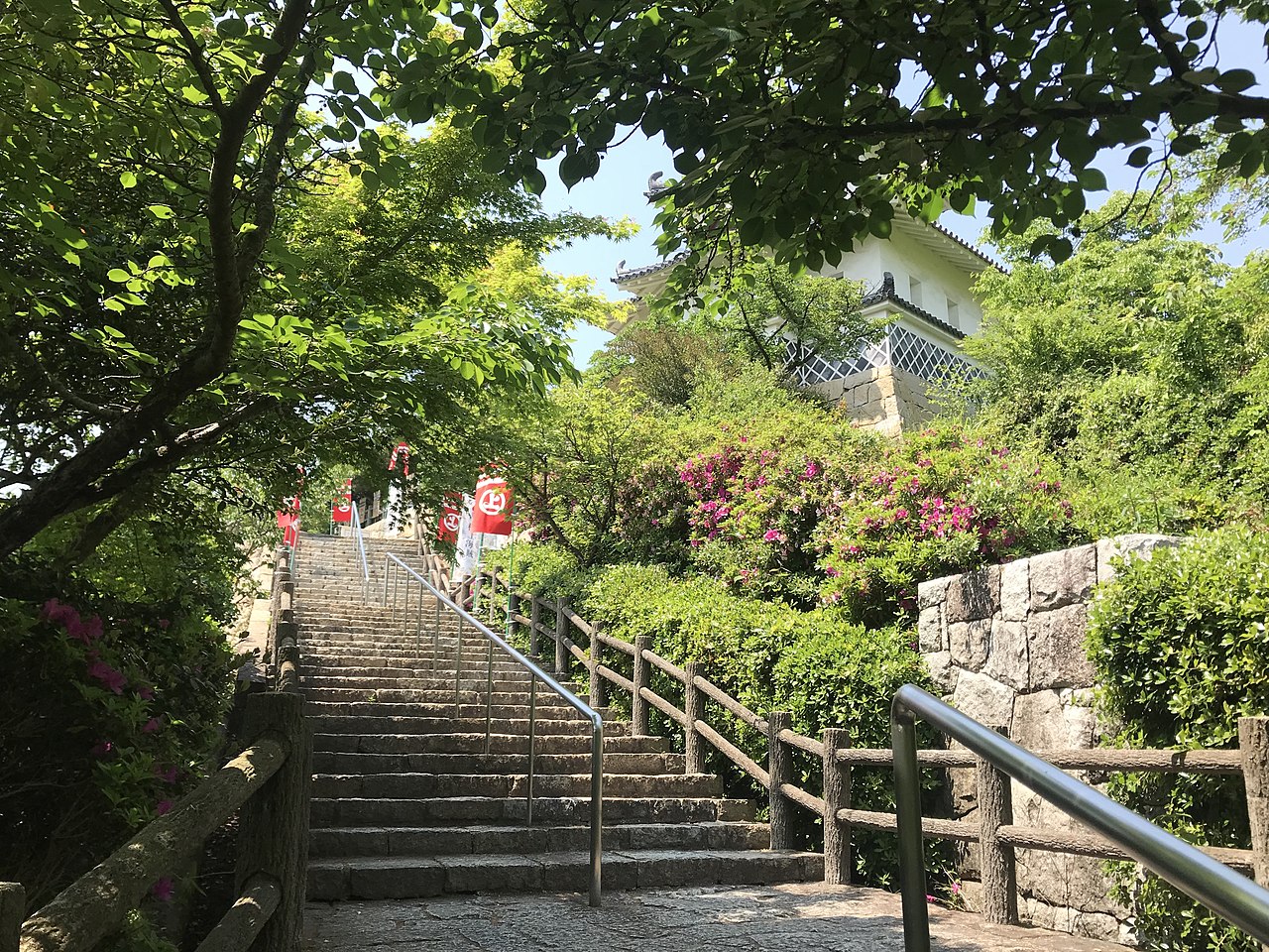 因島水軍城に展示された甲冑と刀剣