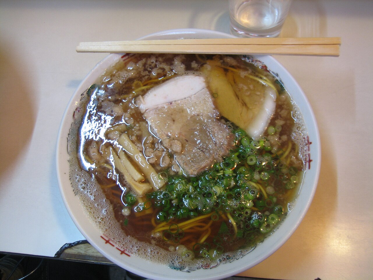 尾道ラーメンの丼を上から見た全体