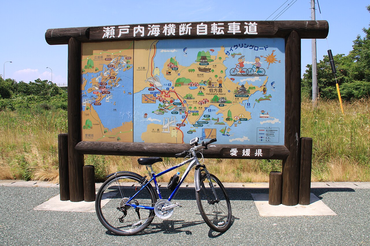 橋を望む休憩ポイントから見る瀬戸内海の景色