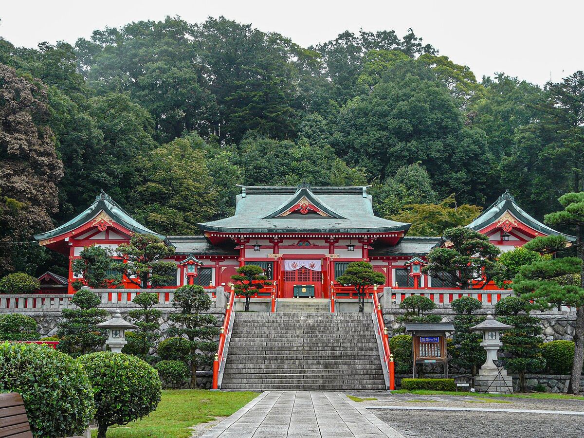 織姫山中腹に鎮座する足利織姫神社の社殿