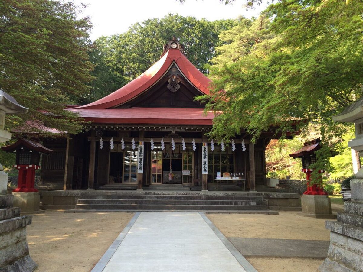 霊山神社の拝殿