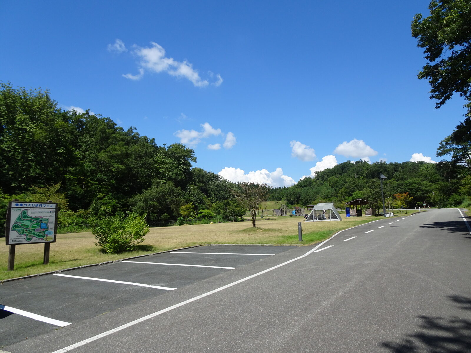 自然との共生をテーマにした鮭川村エコパークの施設