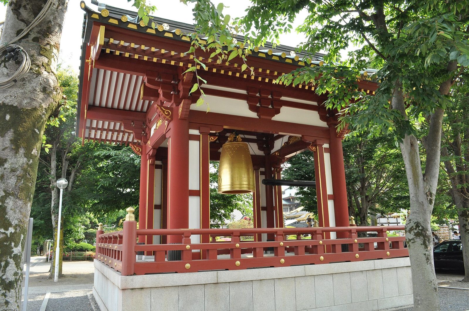 惣宗寺境内の鐘楼と梵鐘
